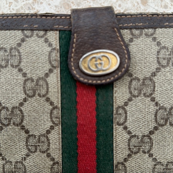 Gucci Long Wallet horrible condition, could be used for parts, or actual wallet - Picture 2 of 13